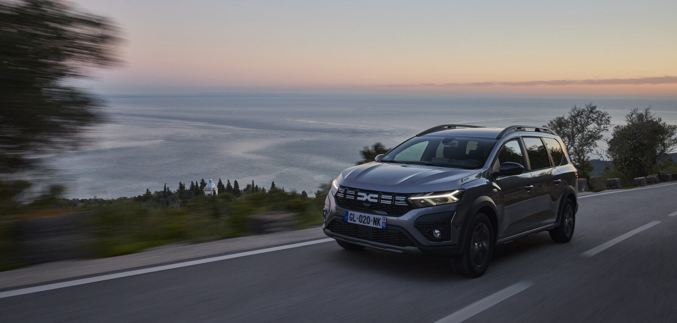 Dacia unveils its first ever hybrid, the Jogger Hybrid 140